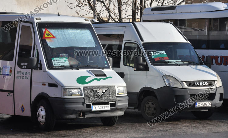 Хасковски автобуси в Европа с трибагреника и надпис “Протест“