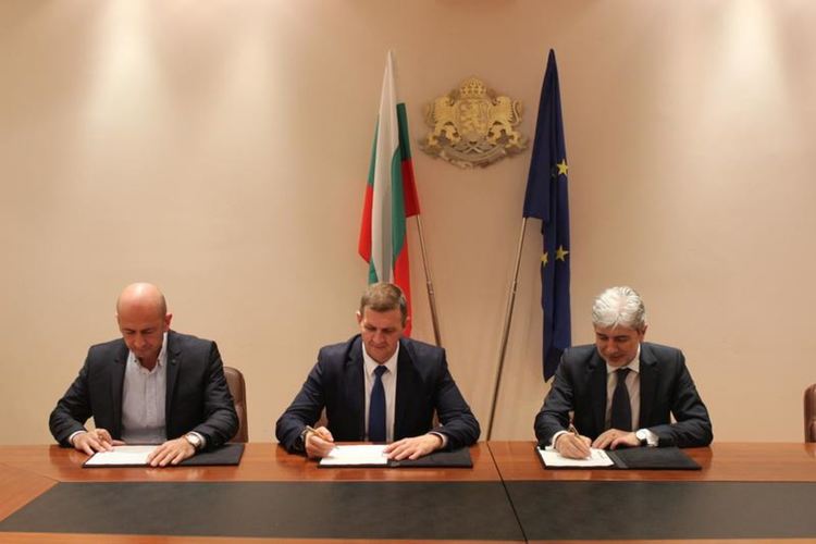 Подписаха договор за 5 електрически автобуса и 6 зарядни станции