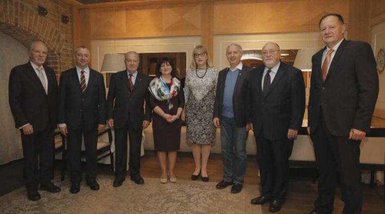 Цвета Караянчева събра бившите председатели на Народното събрание за Коледа