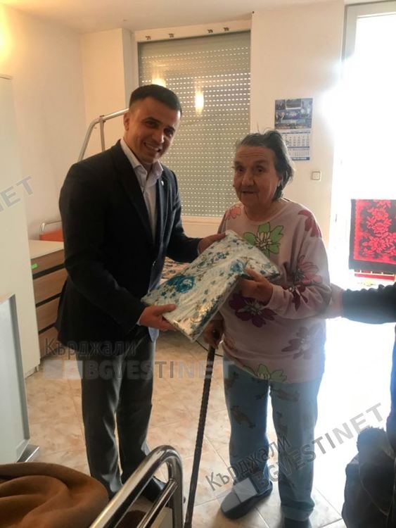 Общинският съветник Ферди Мурад в Кърджали направи поредното си дарение в навечерието на Новата 2020