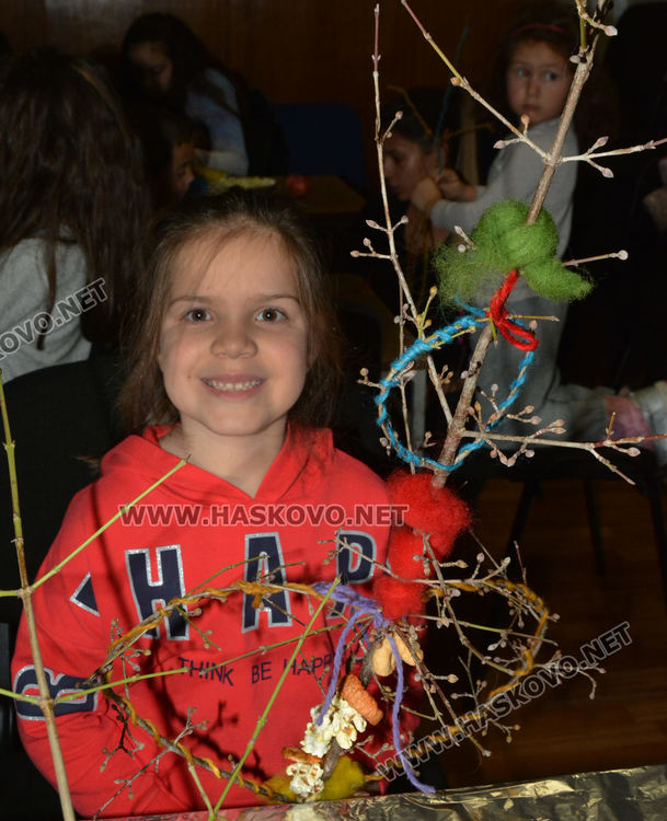 Деца и родители правеха сурвачки в музея