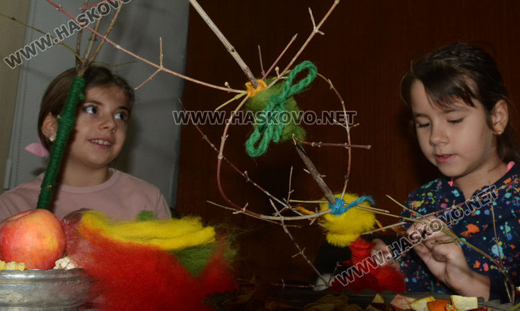 Деца и родители правеха сурвачки в музея