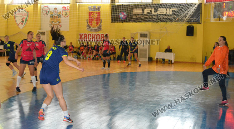 Хандбалистките на „Топлика“ отстъпиха на „Бъки“ в мач за Купата на България 