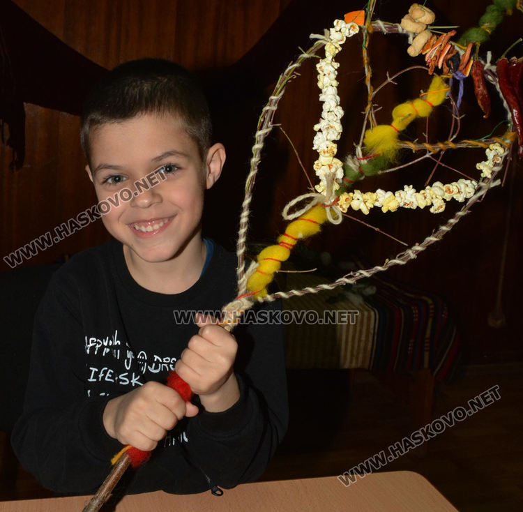 Деца и родители правеха сурвачки в музея