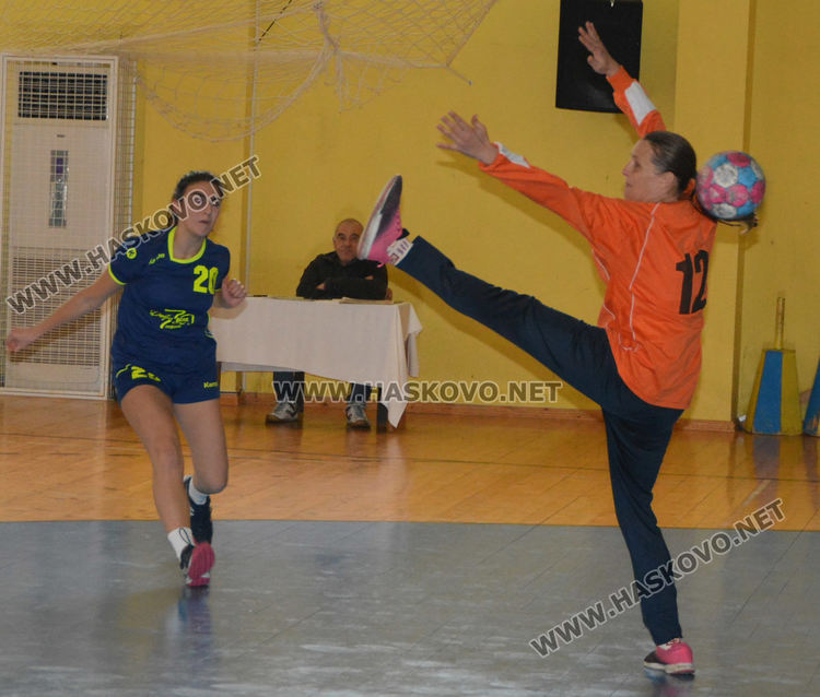 Хандбалистките на „Топлика“ отстъпиха на „Бъки“ в мач за Купата на България 