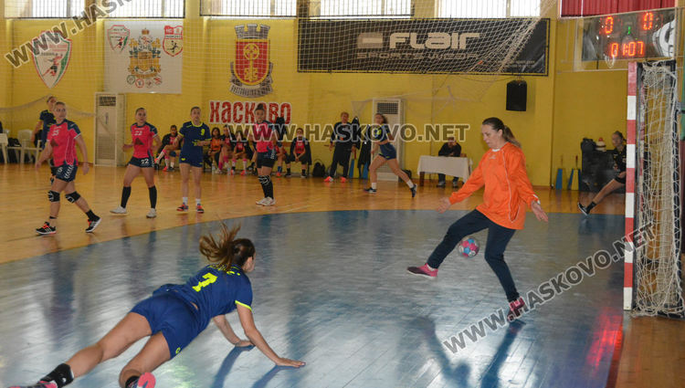Хандбалистките на „Топлика“ отстъпиха на „Бъки“ в мач за Купата на България 