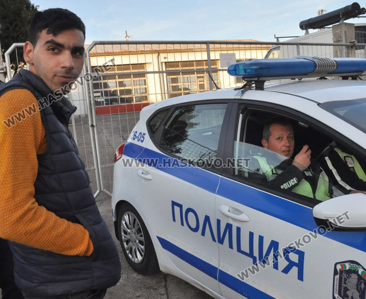 Опел спука гума и прелетя в градинка в „Орфей”