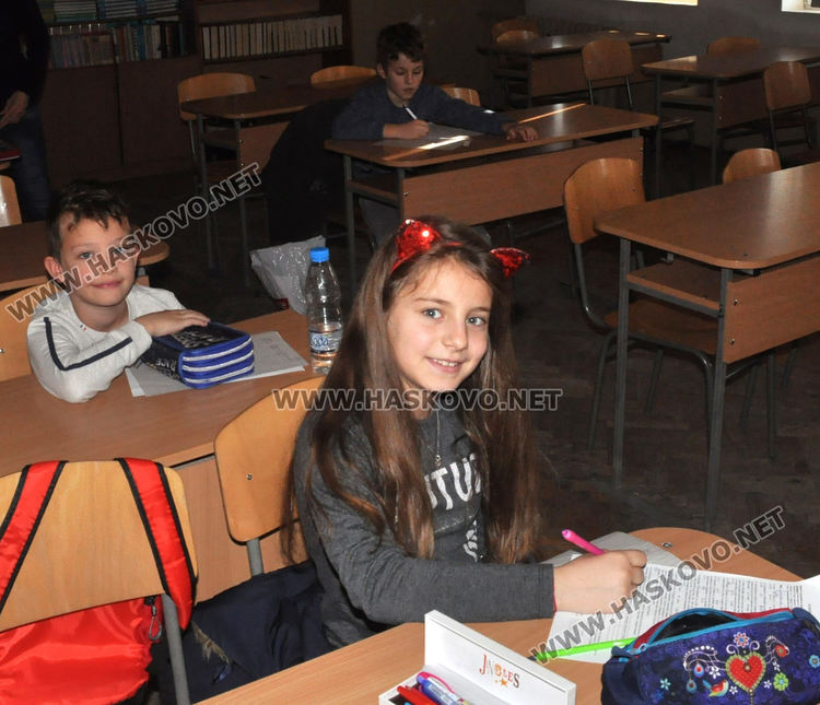 Близо 600 ученици се явиха на математическо състезание в ПМГ