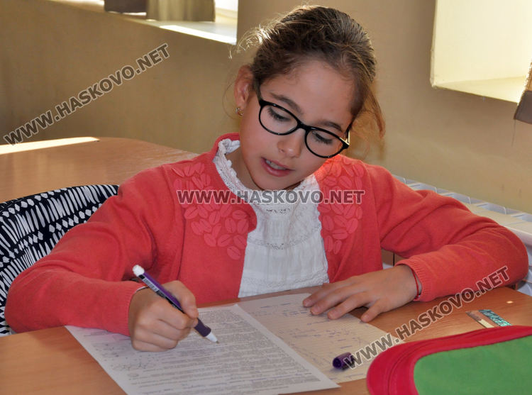 Близо 600 ученици се явиха на математическо състезание в ПМГ