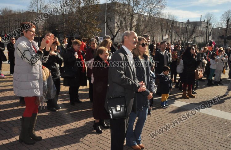 Националният хоров фестивал завърши с „Песни край елхата” в Хасково