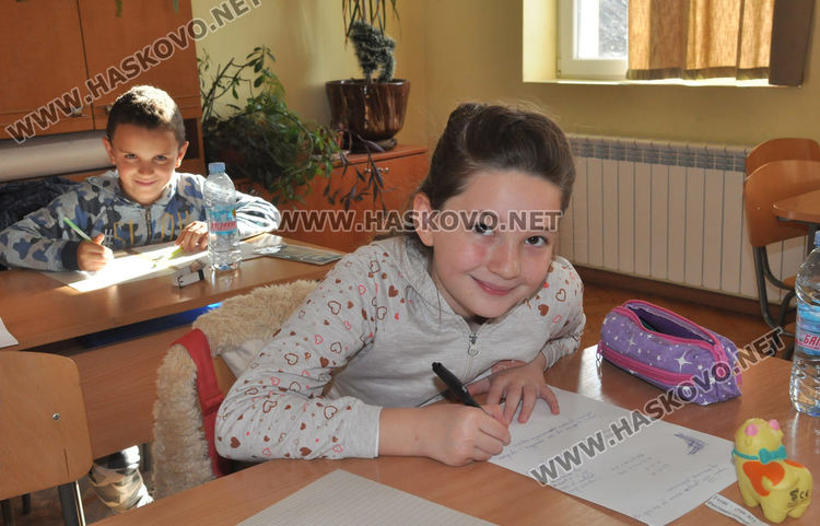 Близо 600 ученици се явиха на математическо състезание в ПМГ