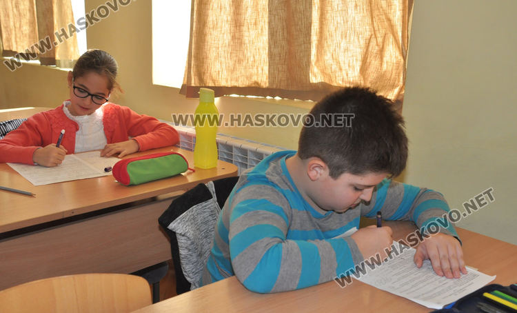 Близо 600 ученици се явиха на математическо състезание в ПМГ