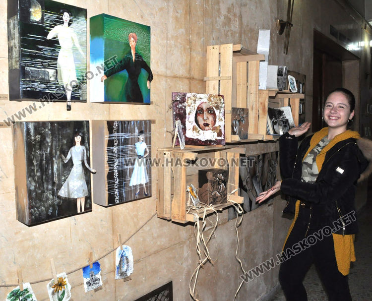 Нов живот за старата хартия в Коледната изложба на „Колорит“