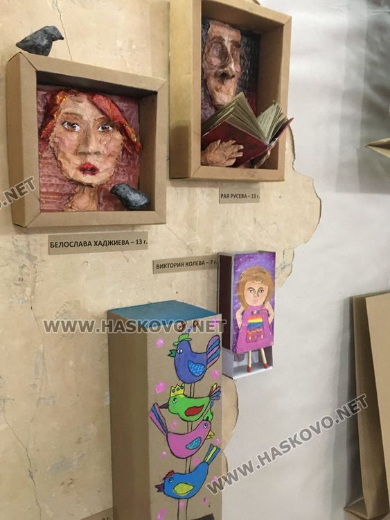 Нов живот за старата хартия в Коледната изложба на „Колорит“