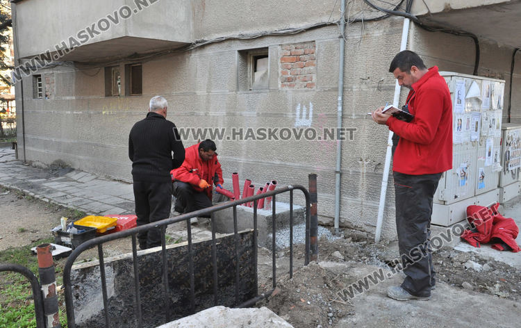 Хасковлии: Шкаф запречи движението по тротоара до блок край "Раковски"