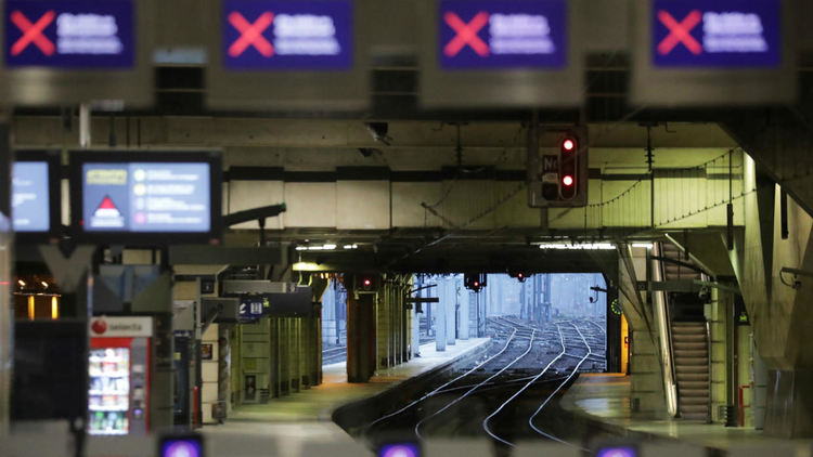 Стачки усложняват пътуванията във Франция