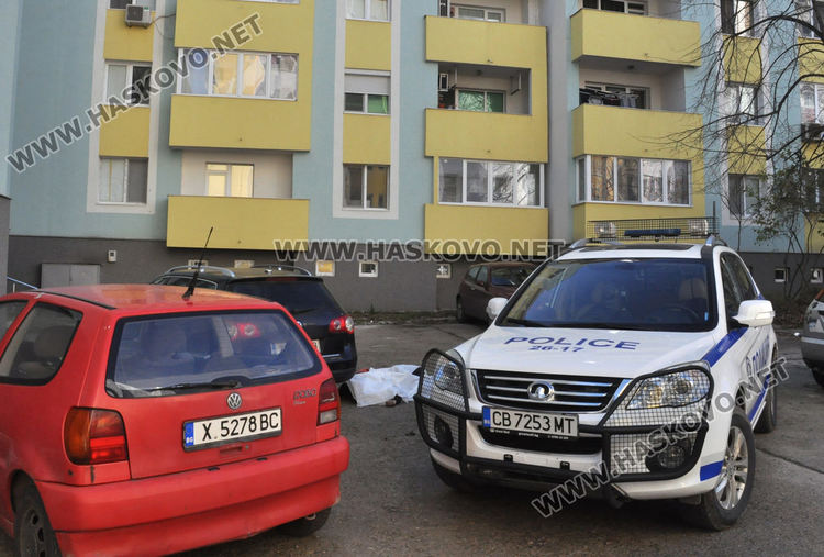 47-годишен почина пред блок в Хасково