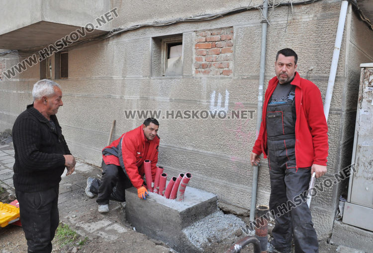 Хасковлии: Шкаф запречи движението по тротоара до блок край "Раковски"