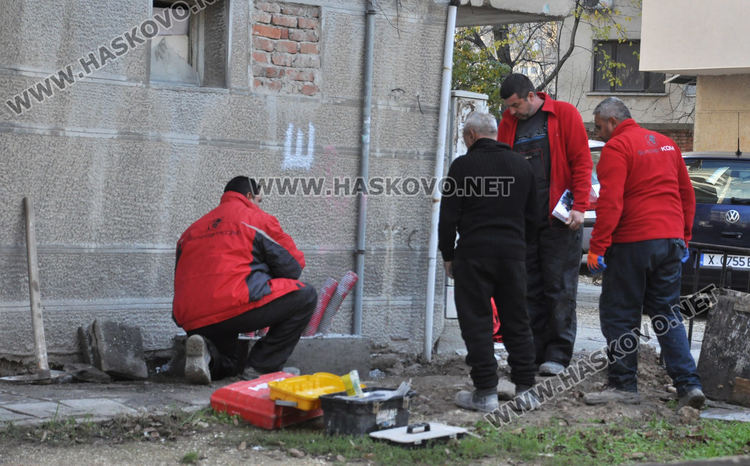 Хасковлии: Шкаф запречи движението по тротоара до блок край "Раковски"