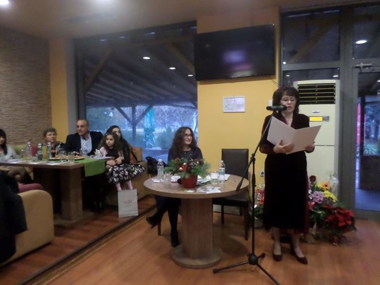 Лиляна Димитрова представи стихосбирката си "Обичай нарочно"