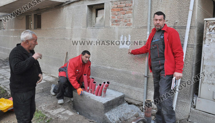 Хасковлии: Шкаф запречи движението по тротоара до блок край "Раковски"