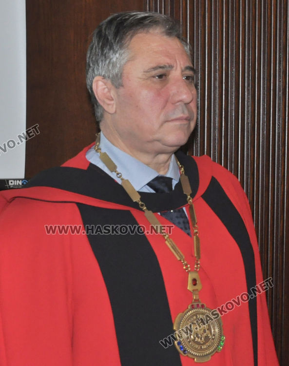  доц. д-р Добри Ярков