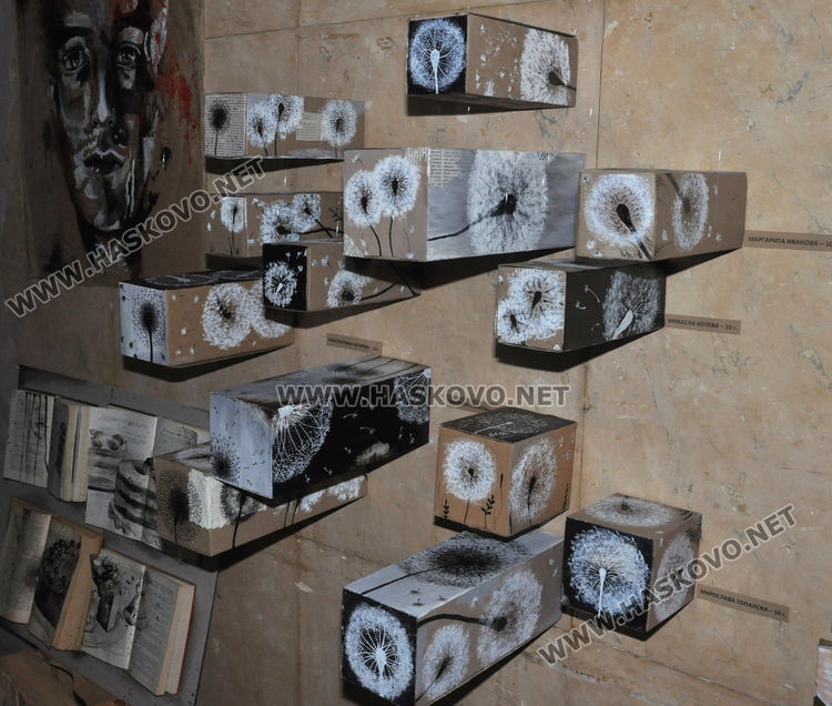 Нов живот за старата хартия в Коледната изложба на „Колорит“