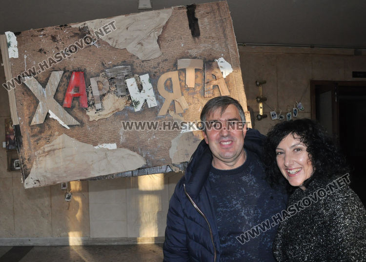 Нов живот за старата хартия в Коледната изложба на „Колорит“