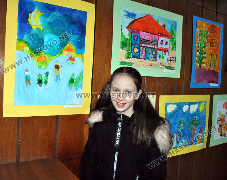 Млади художници от "Пастело" с пъстра коледна изложба в библиотеката