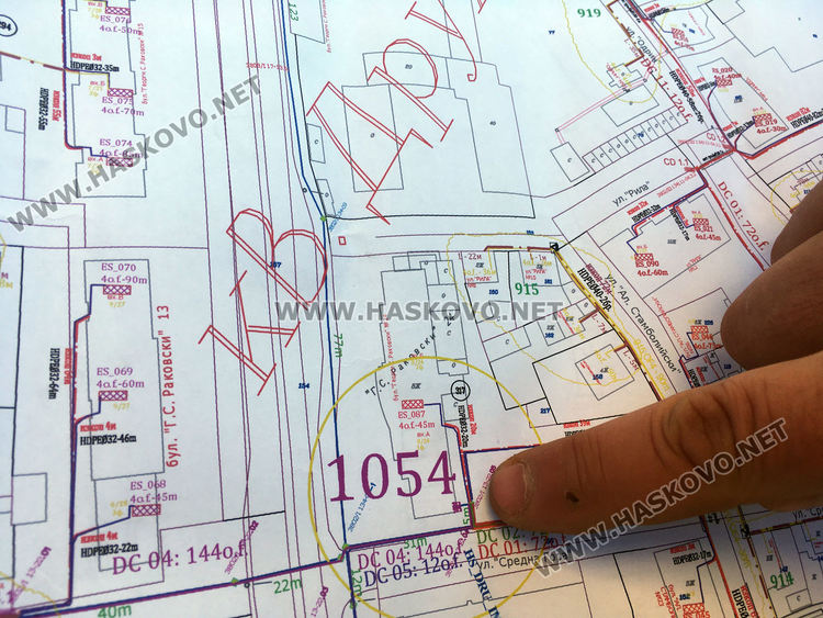 Хасковлии: Шкаф запречи движението по тротоара до блок край "Раковски"