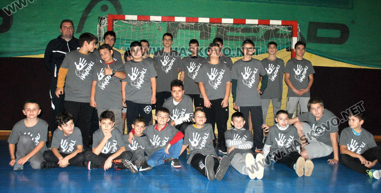 Хасковските хандбалисти приключиха година с подаръци и много успехи