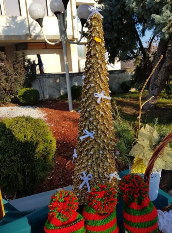 Гимназисти помагат на клуба по бадминтон