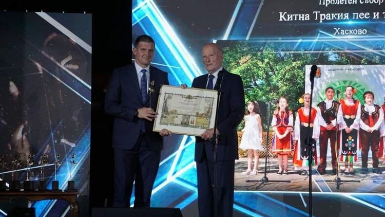 Професионални групи влизат в „Китна Тракия пее и танцува“