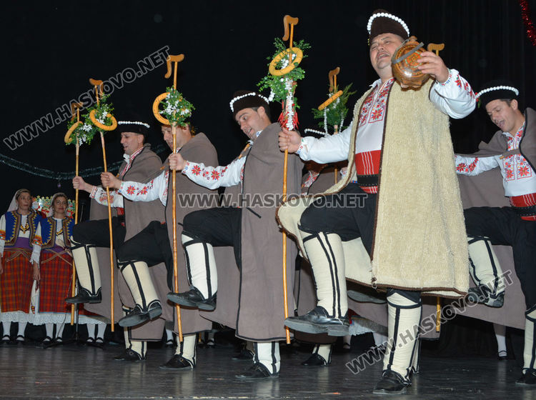 Фолклорен концерт, награди и изложба на носии за Коледа и Капитан Петко войвода