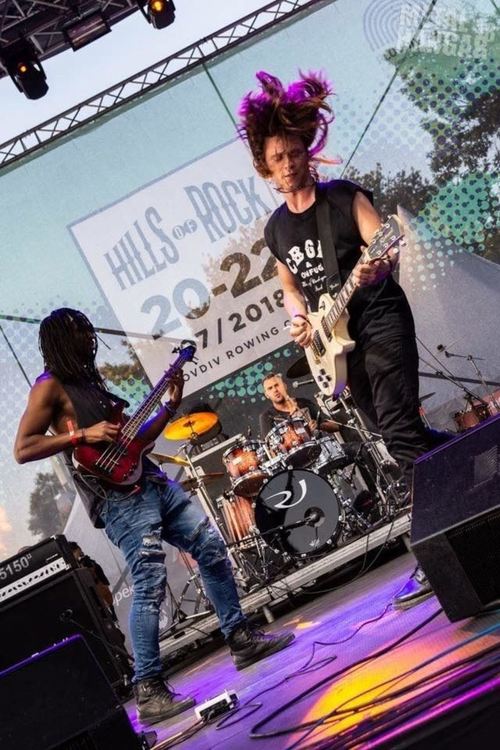 Албум на лондонска група с българско участие влезе в ТОП 50 на Power Play за 2019 г.