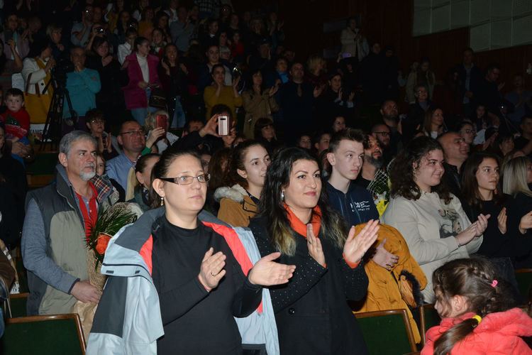 40 години “Рона” на сцената