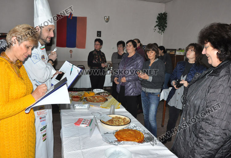 Приз за змия от фасул в кулинарна изложба на хасковски читалища