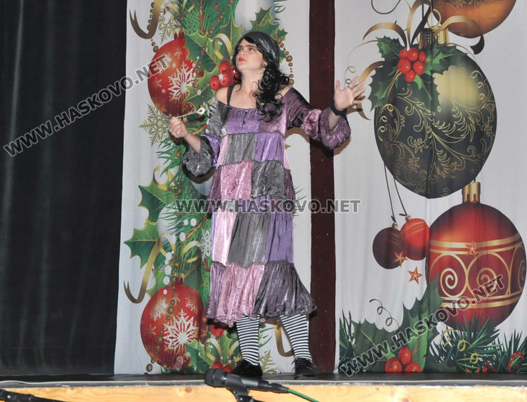 Формации на Младежкия център с коледен концерт-спектакъл