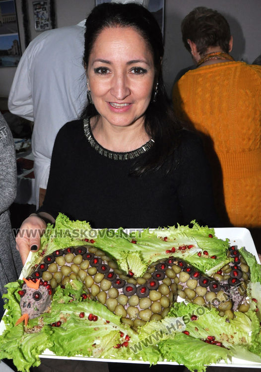 Приз за змия от фасул в кулинарна изложба на хасковски читалища