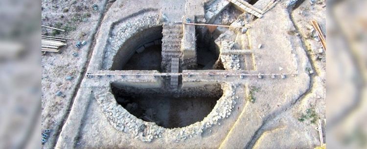 Откриха съкровища в уникални древногръцки гробници на 3 500 години