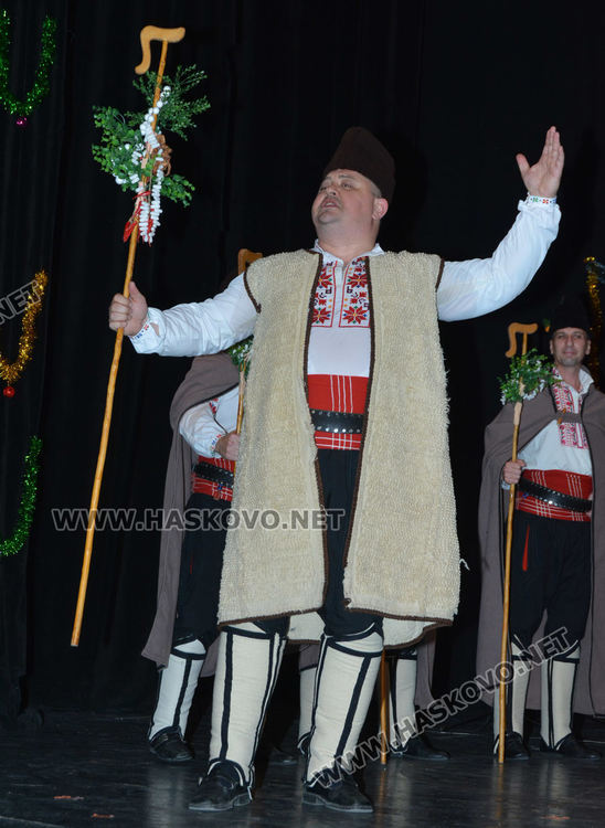 Фолклорен концерт, награди и изложба на носии за Коледа и Капитан Петко войвода