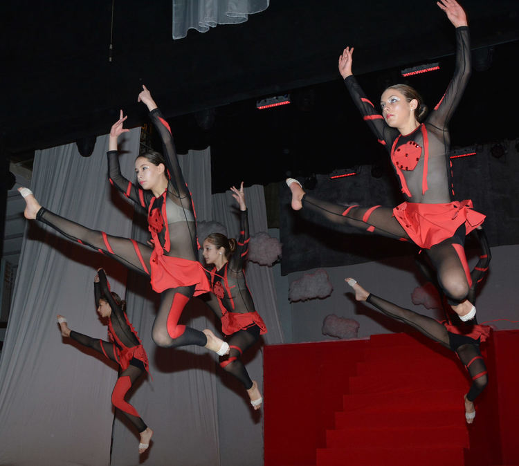 40 години “Рона” на сцената