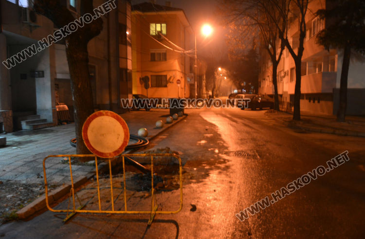 Центърът на Хасково без вода заради скъсан водопровод при газификацията