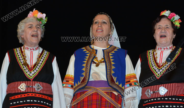 Фолклорен концерт, награди и изложба на носии за Коледа и Капитан Петко войвода