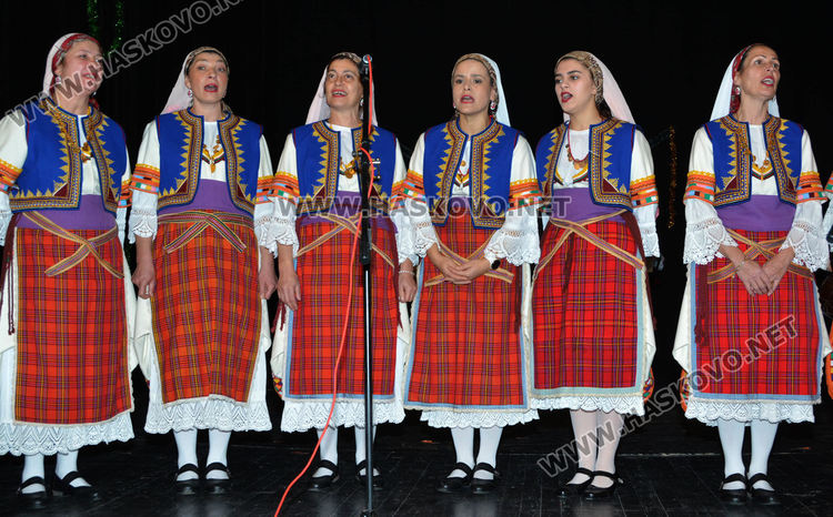 Фолклорен концерт, награди и изложба на носии за Коледа и Капитан Петко войвода