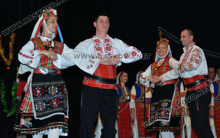 Фолклорен концерт, награди и изложба на носии за Коледа и Капитан Петко войвода