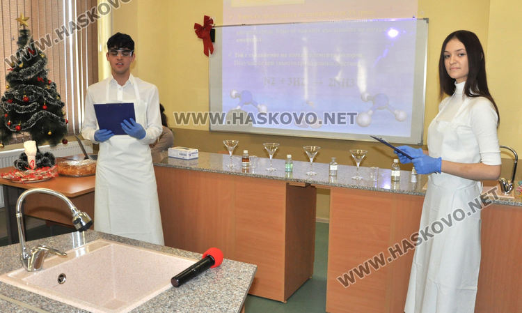 В Езиковата гимназия развиват химията в нов лабораторен кабинет