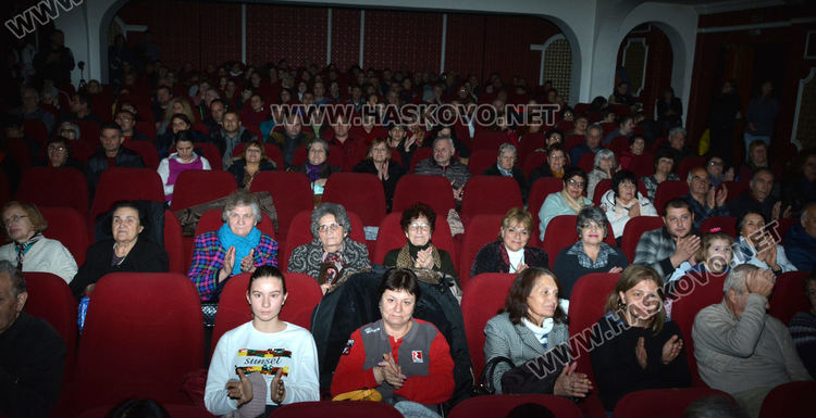 Фолклорен концерт, награди и изложба на носии за Коледа и Капитан Петко войвода