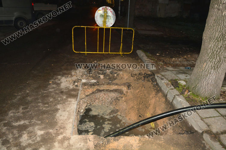 Центърът на Хасково без вода заради скъсан водопровод при газификацията