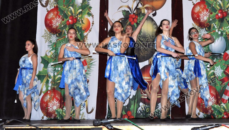 Формации на Младежкия център с коледен концерт-спектакъл